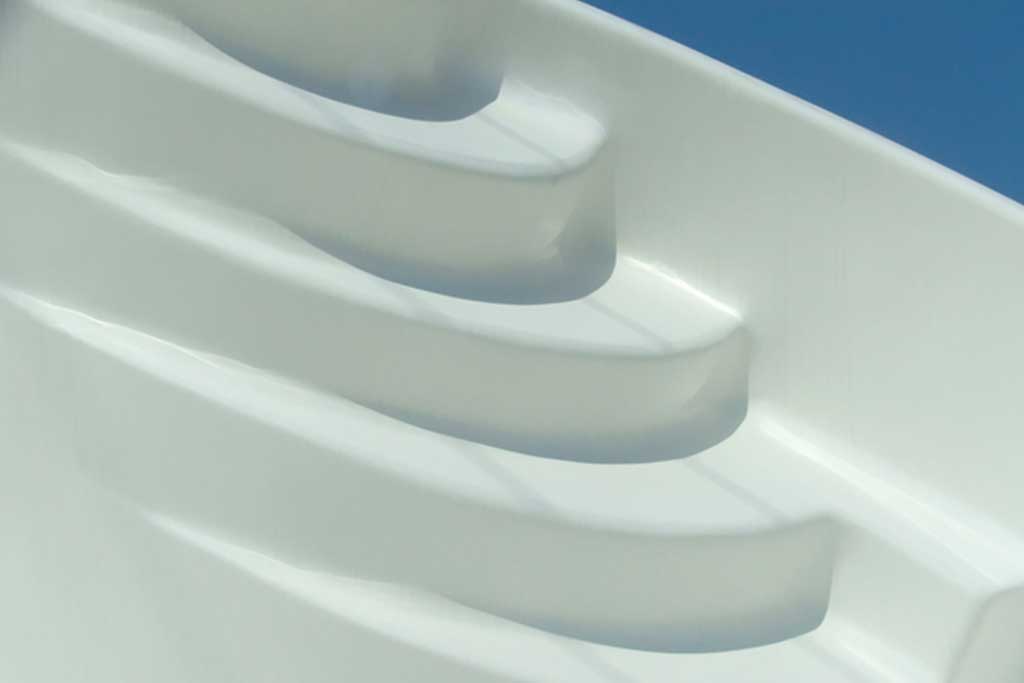 steps into a custom tub for example of closed molding